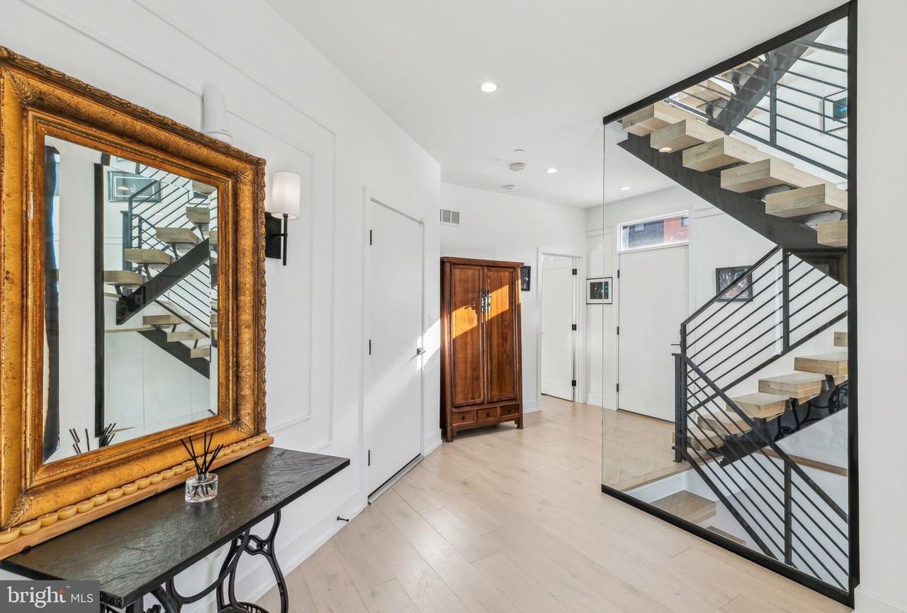 527 Brown St - Photo 2 of 40