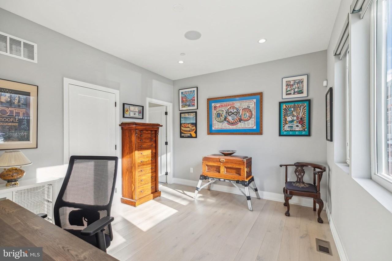 527 Brown St - Photo 3 of 40
