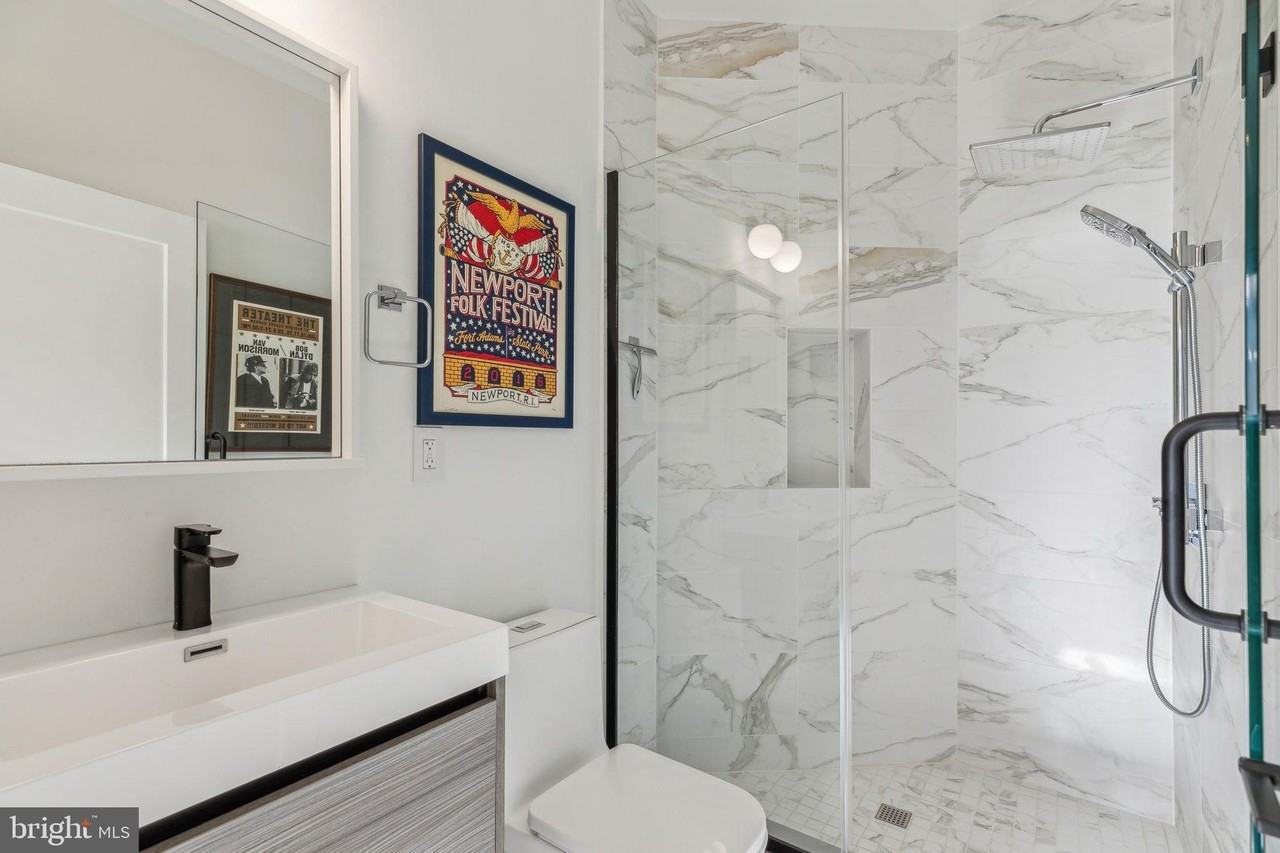 527 Brown St - Photo 5 of 40