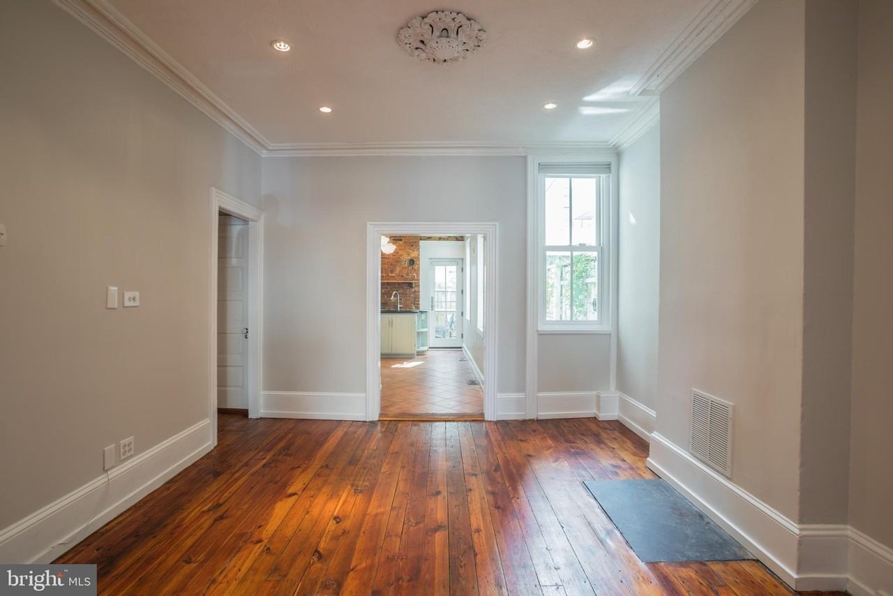 1928 Catharine St - Photo 2 of 24