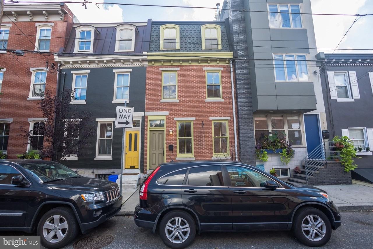 1928 Catharine St - Photo 4 of 24