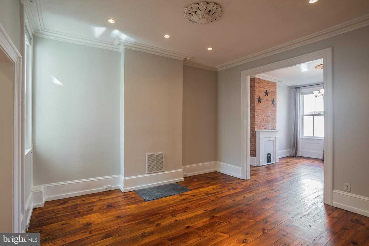 1928 Catharine St - Photo 7 of 24
