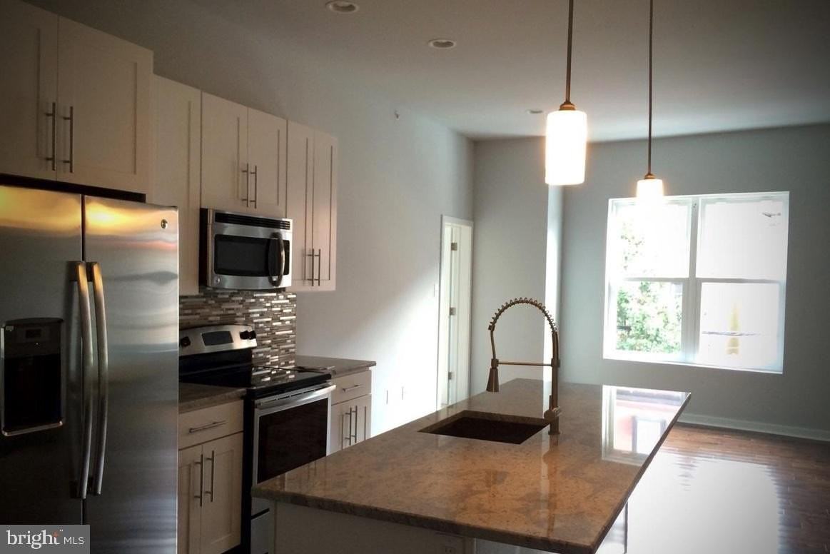 701 N 2nd St #4R - Photo 4 of 10