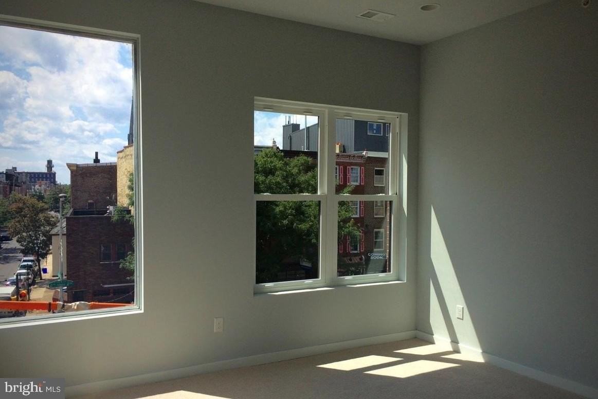 701 N 2nd St #4R - Photo 7 of 10