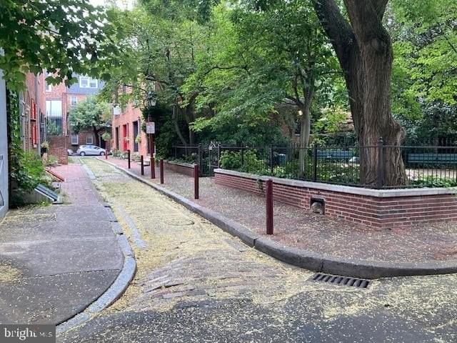 712 Addison St - Photo 2 of 16