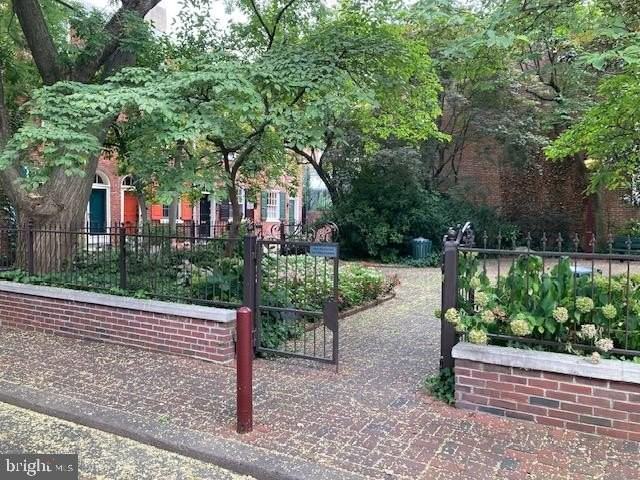 712 Addison St - Photo 3 of 16