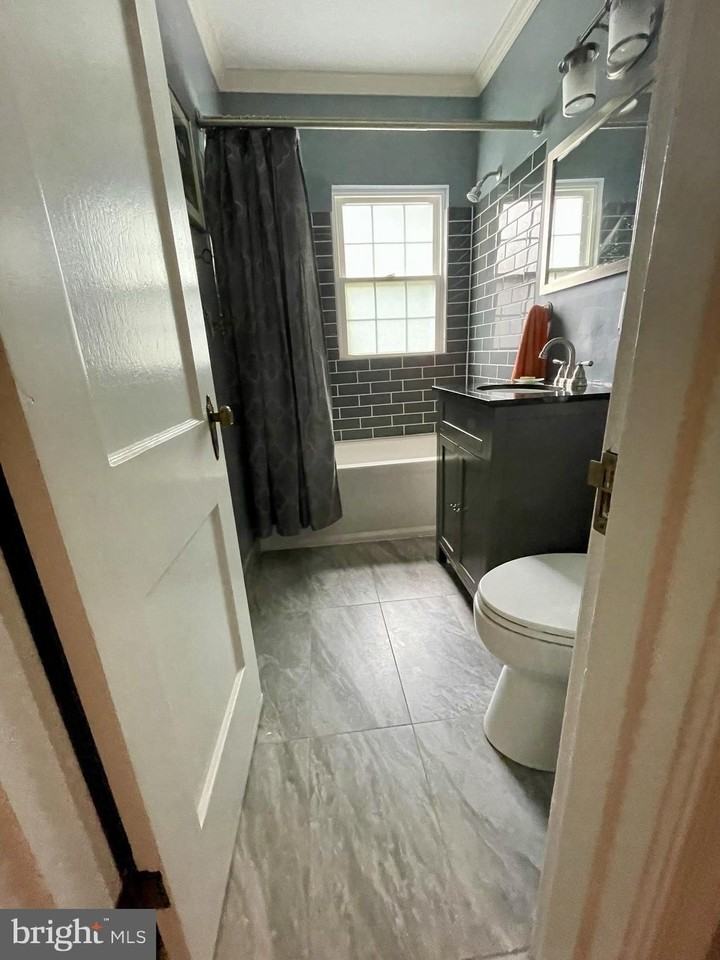 1902 N Rhodes St #68 - Photo 7 of 11