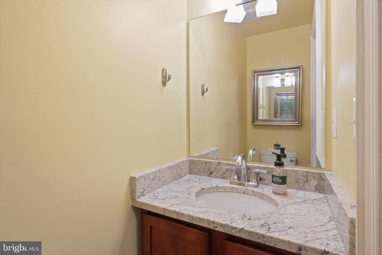 101 Roberts Ct - Photo 5 of 42