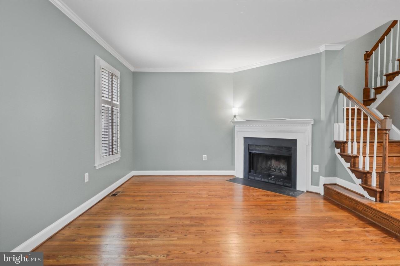 101 Roberts Ct - Photo 7 of 42