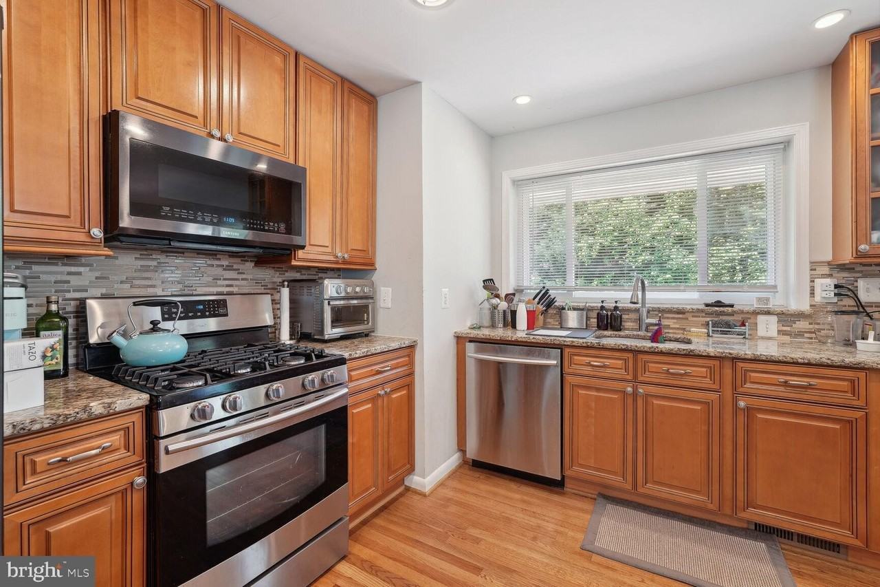 7011 Hector Rd - Photo 3 of 20