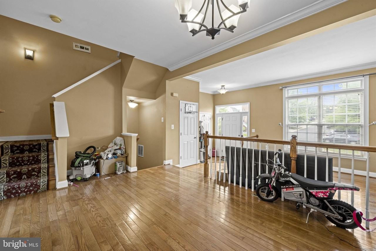 645 Mcleary Sq Se - Photo 4 of 26