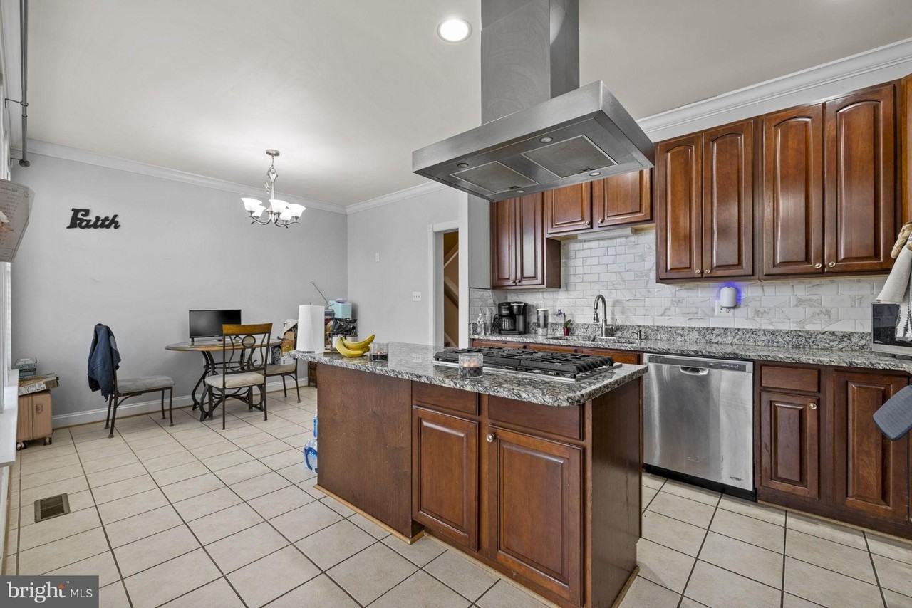 645 Mcleary Sq Se - Photo 6 of 26
