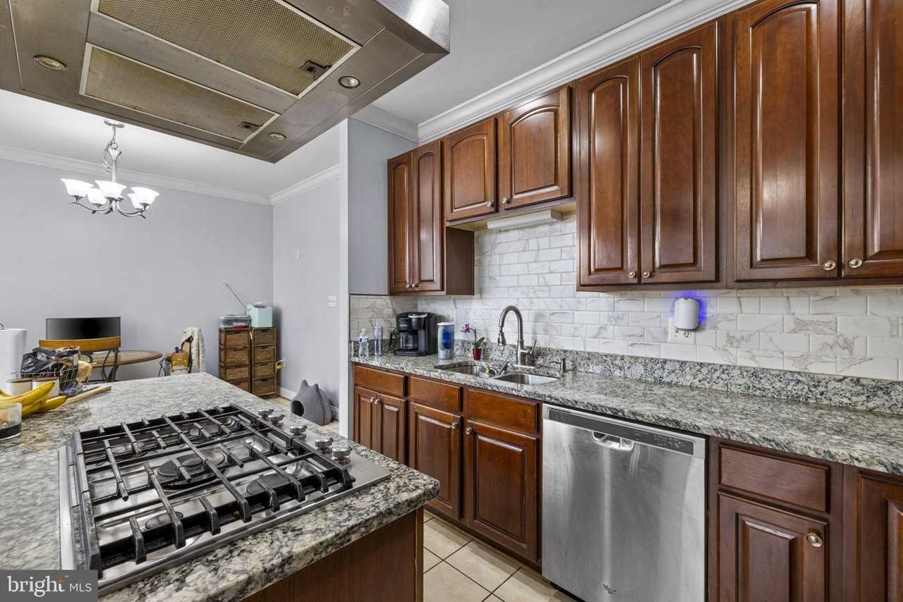 645 Mcleary Sq Se - Photo 7 of 26