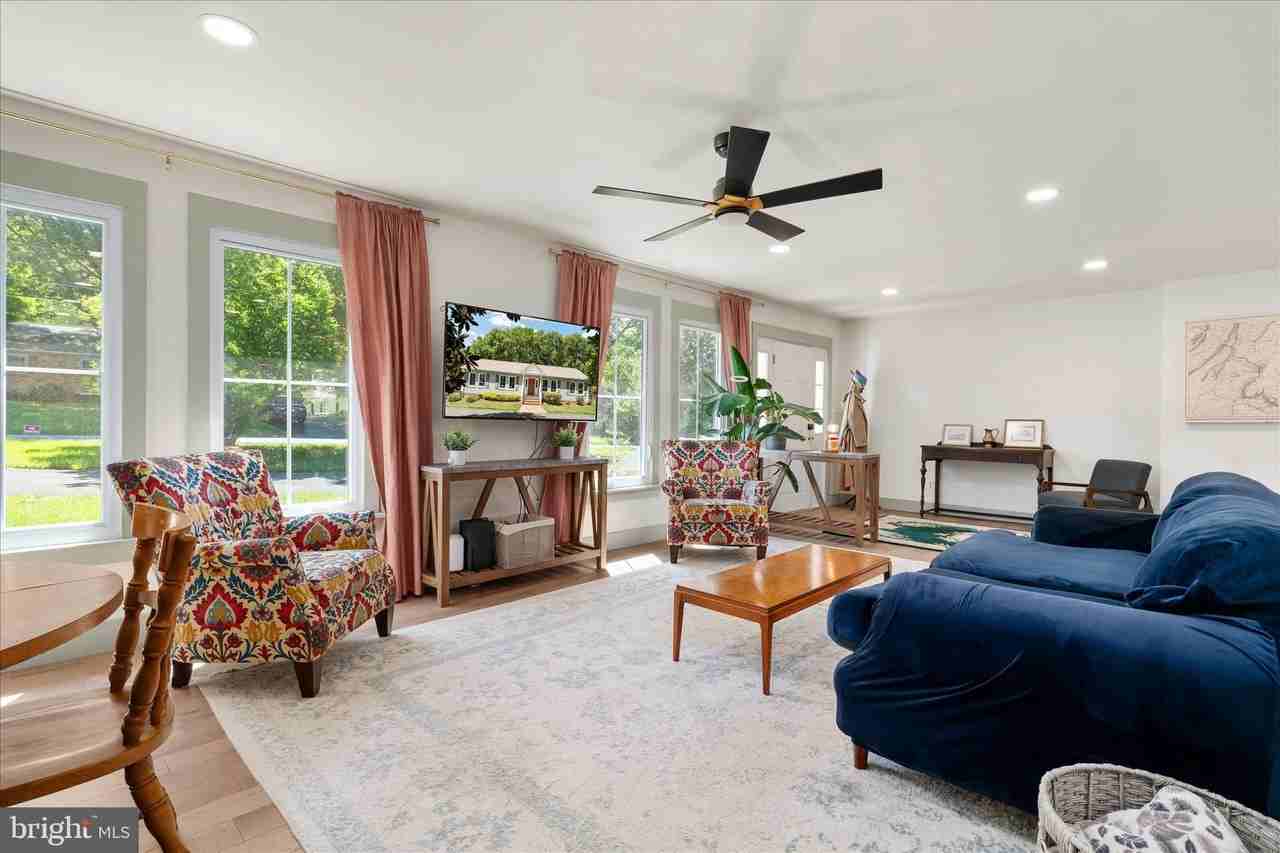 210 S Hughes St - Photo 7 of 27