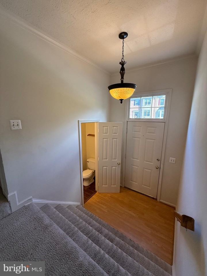 105 W Park Dr - Photo 4 of 22