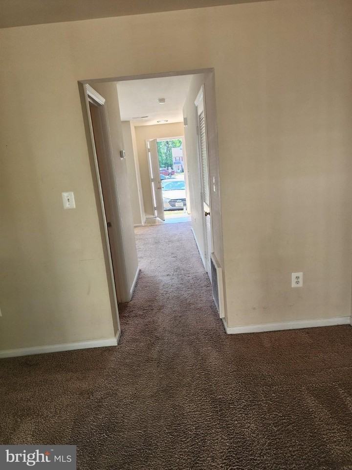 210 Windsor Ridge Ct - Photo 2 of 8