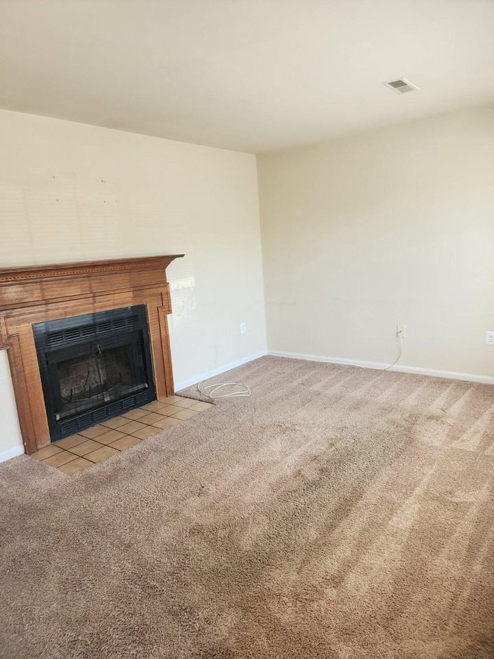 210 Windsor Ridge Ct - Photo 3 of 8