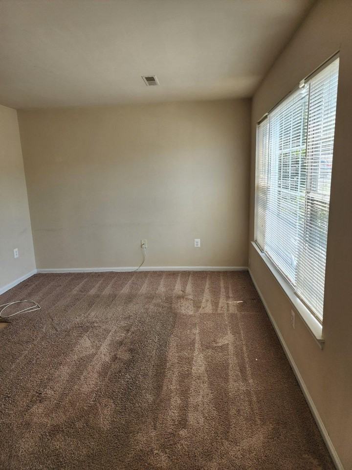210 Windsor Ridge Ct - Photo 4 of 8