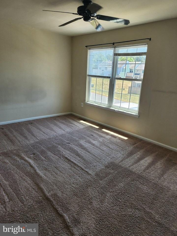 210 Windsor Ridge Ct - Photo 6 of 8