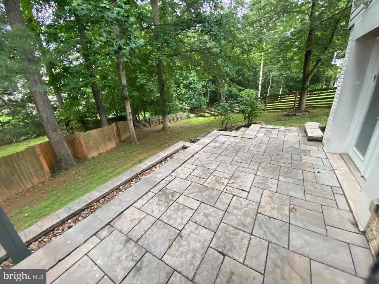 23 Stoneridge Ct - Photo 2 of 16