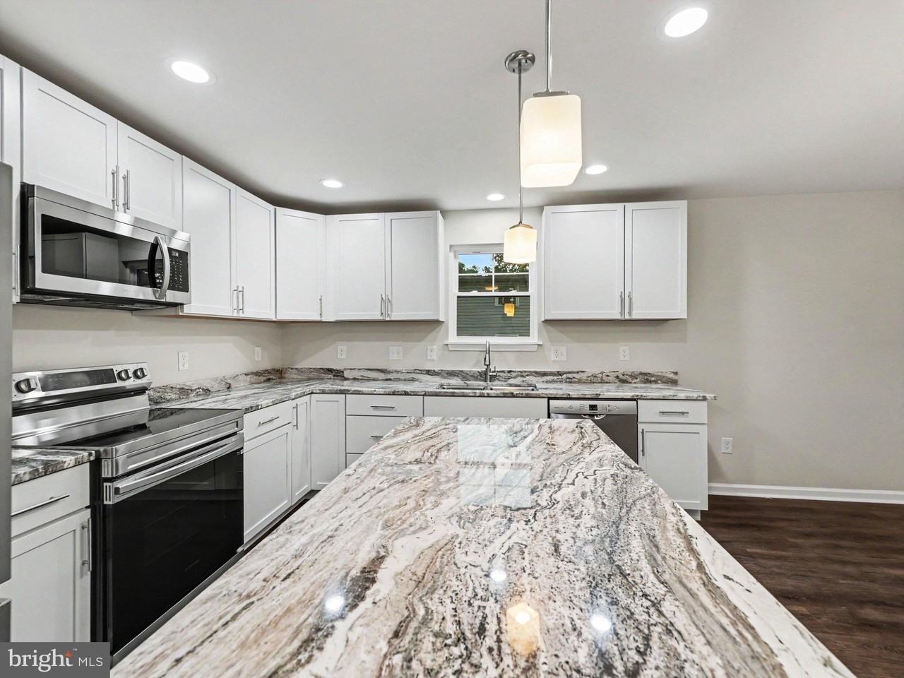 223 7th St - Photo 2 of 18