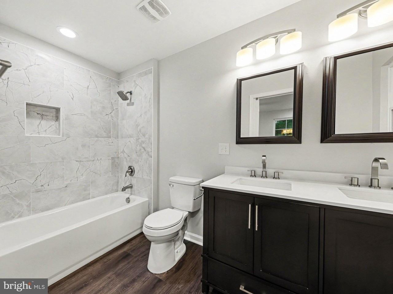 223 7th St - Photo 5 of 18