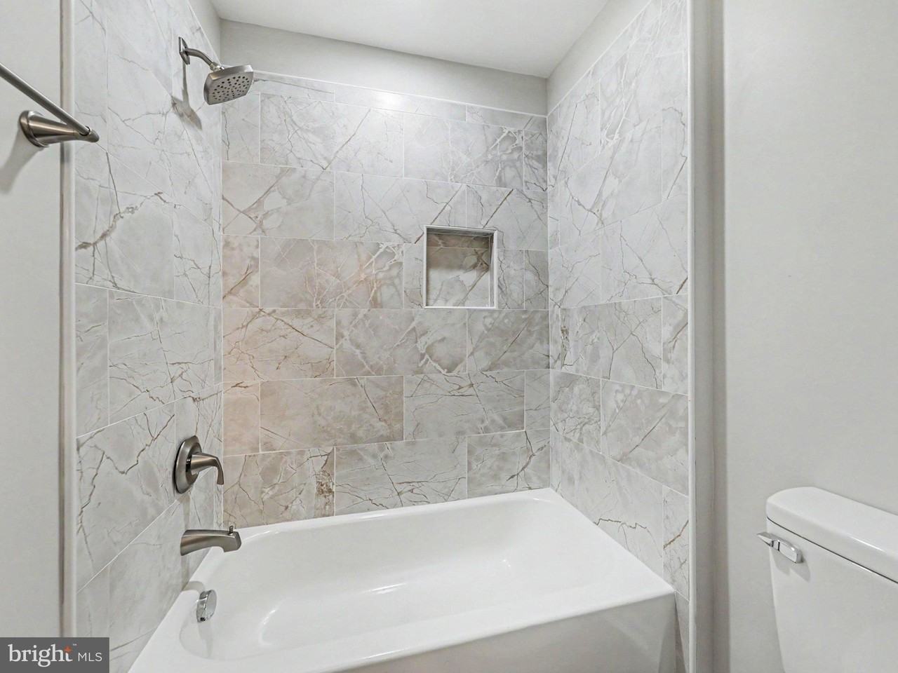 223 7th St - Photo 6 of 18