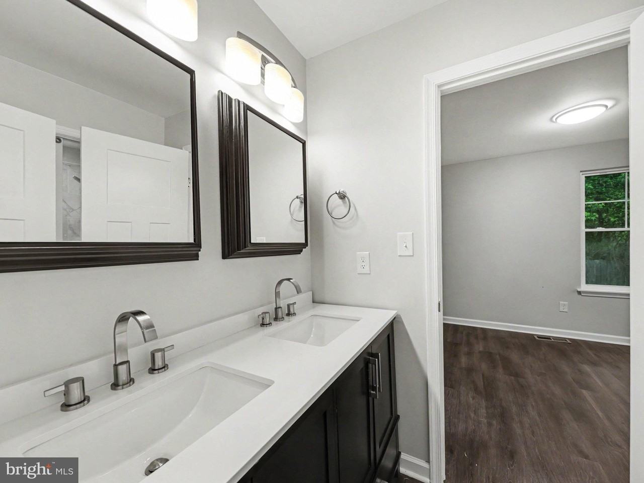 223 7th St - Photo 7 of 18