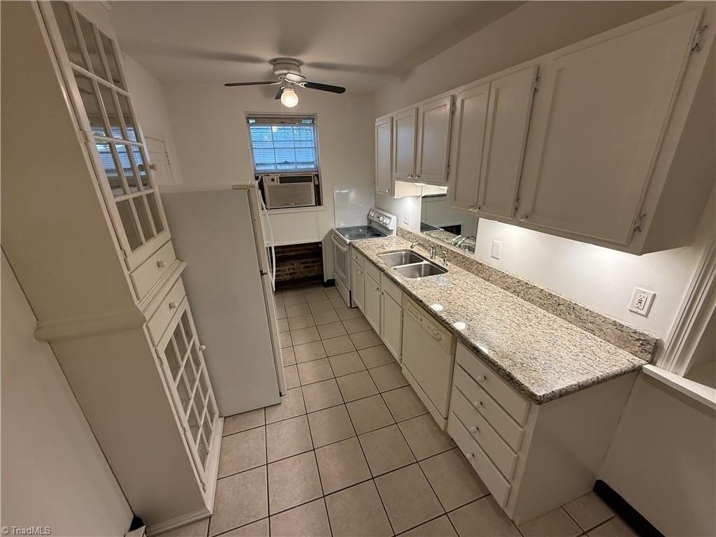1310 Glade St #29 - Photo 3 of 10