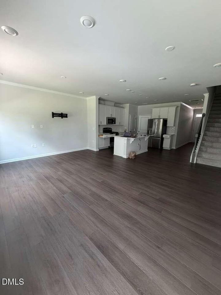 282 Paramount Dr - Photo 3 of 24