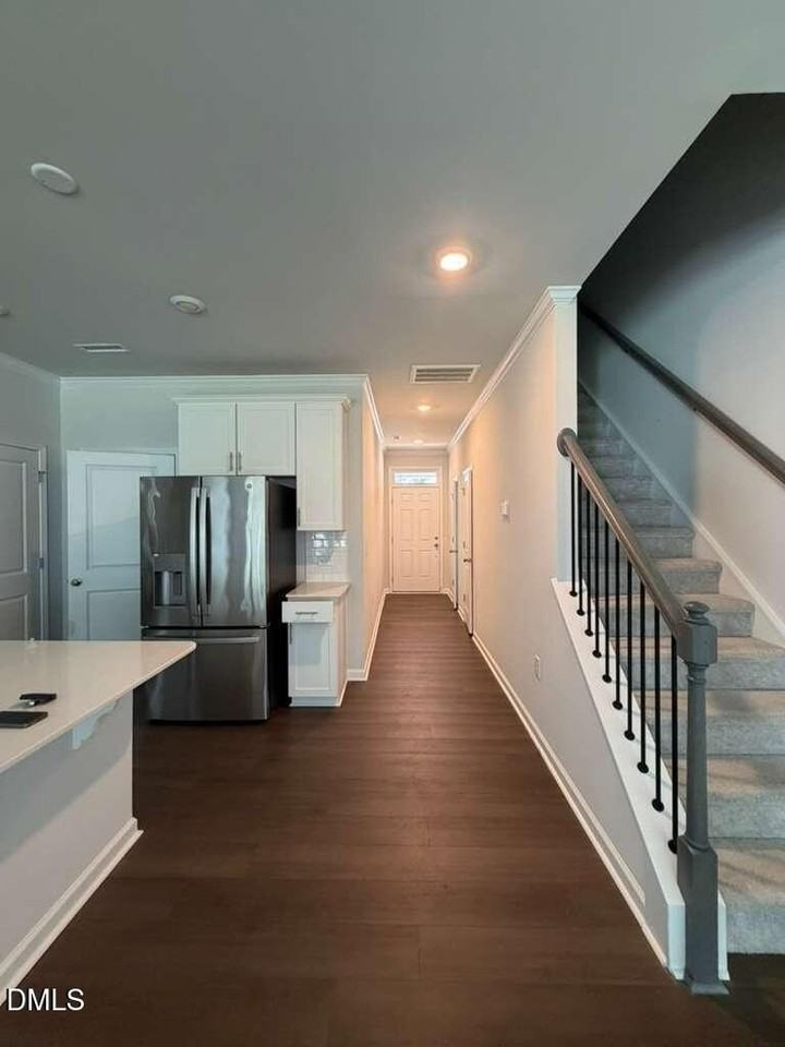 282 Paramount Dr - Photo 6 of 24