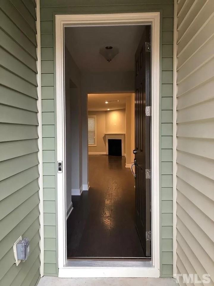 1007 Rexburg Dr - Photo 3 of 24
