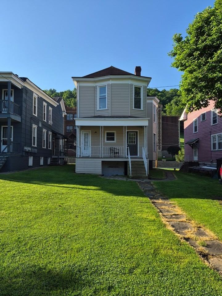 146 Edgington Ln 2nd Fl - Photo 2 of 9