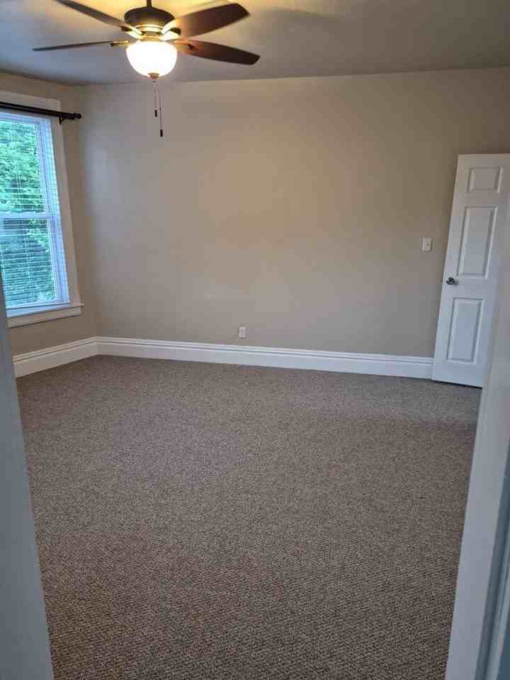 146 Edgington Ln 2nd Fl - Photo 4 of 9