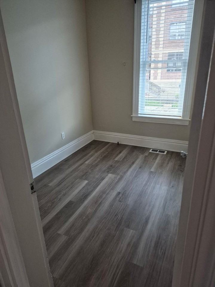 146 Edgington Ln 2nd Fl - Photo 6 of 9