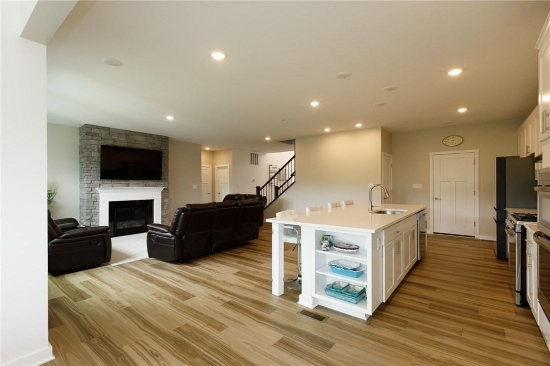 109 Mesa Dr - Photo 5 of 33