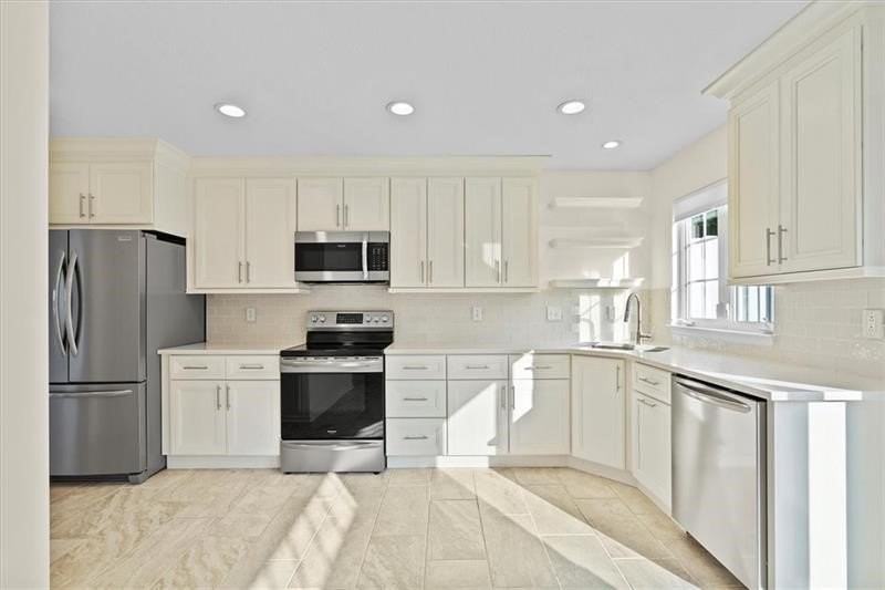 510 Village Green Blvd W - Photo 7 of 24