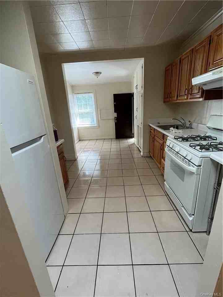 226 Fifth Ave - Photo 2 of 7