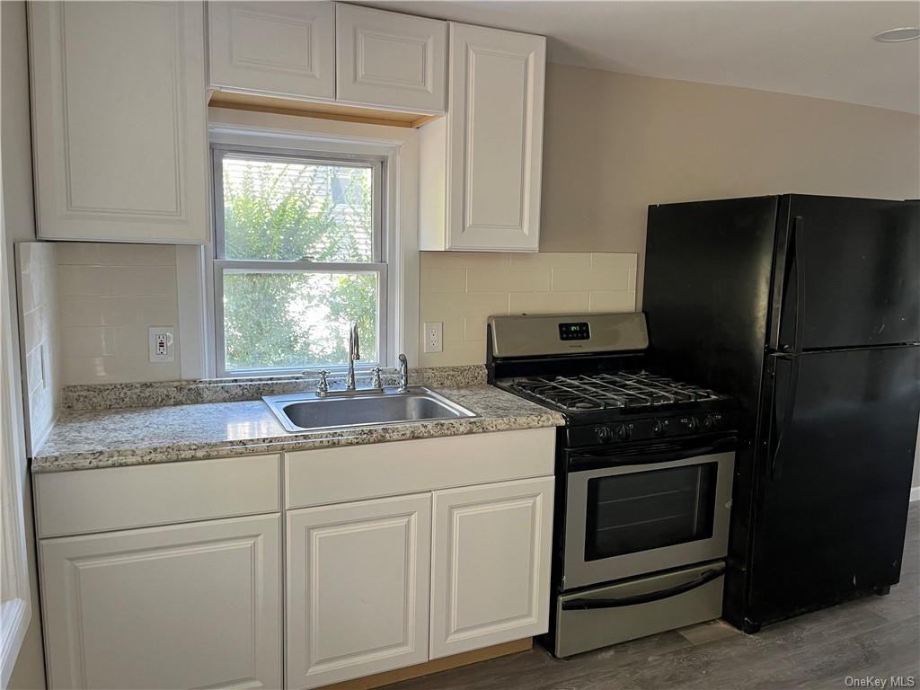 37 Roosevelt St - Photo 3 of 13