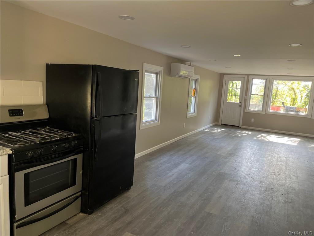 37 Roosevelt St - Photo 4 of 13