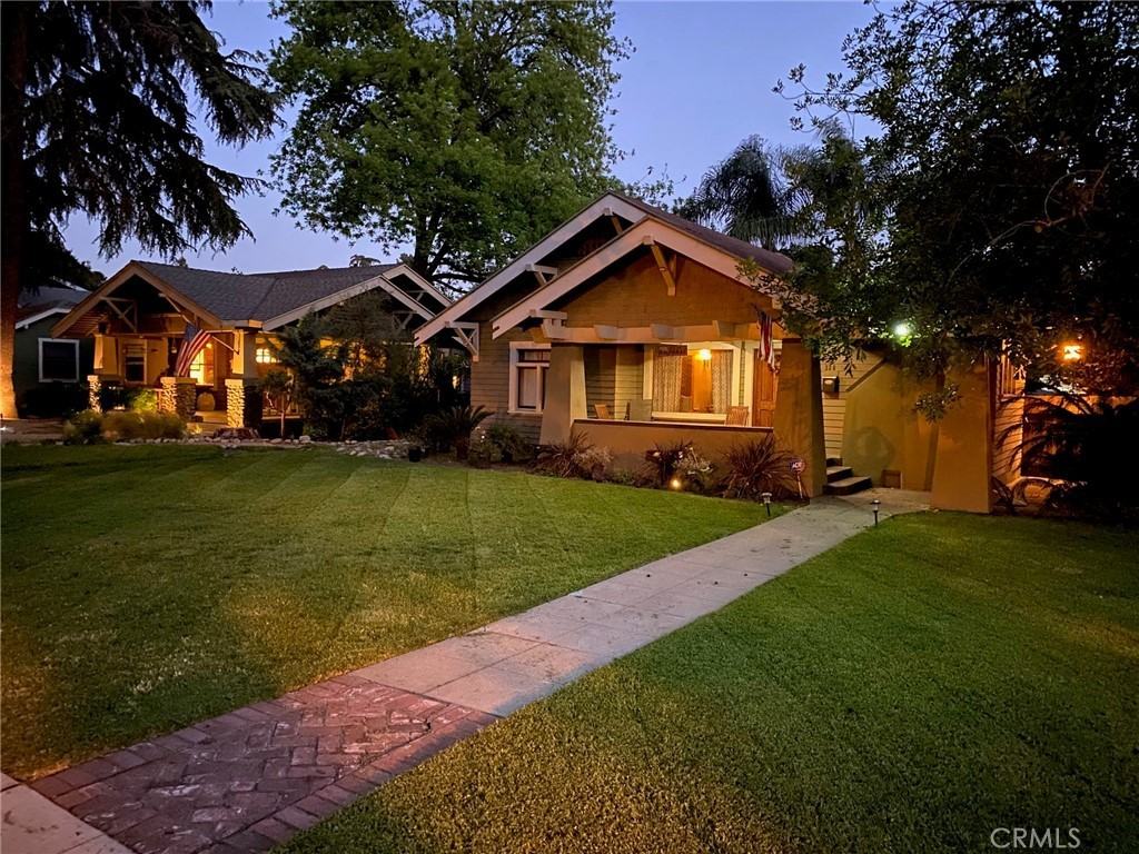 320 Garfield Ave
