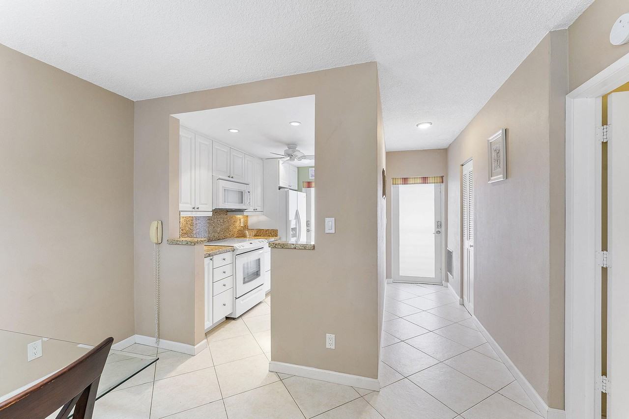101 Ne 19th Ave ##208 - Photo 6 of 29