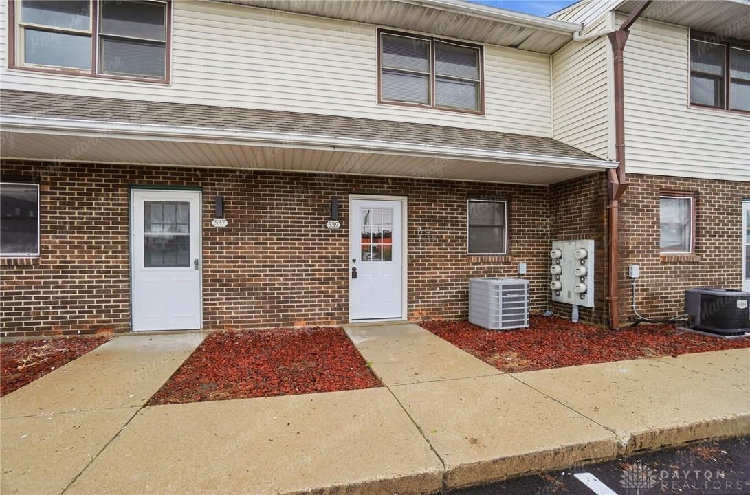 539 N Broad St - Photo 4 of 48