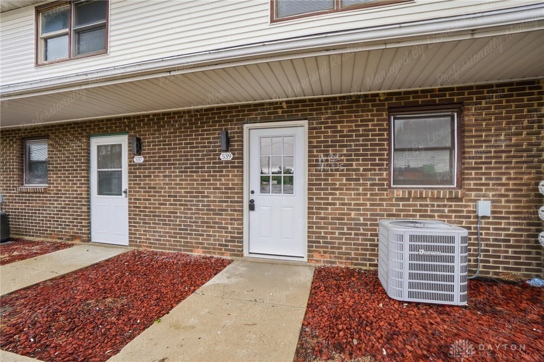 539 N Broad St - Photo 5 of 48