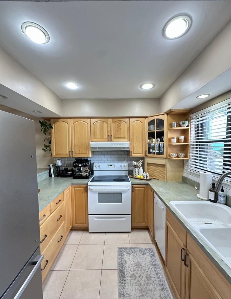 13509 S Indian River Dr ##406 - Photo 2 of 14