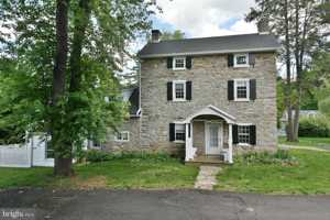 featured image of 966 Paige Ct