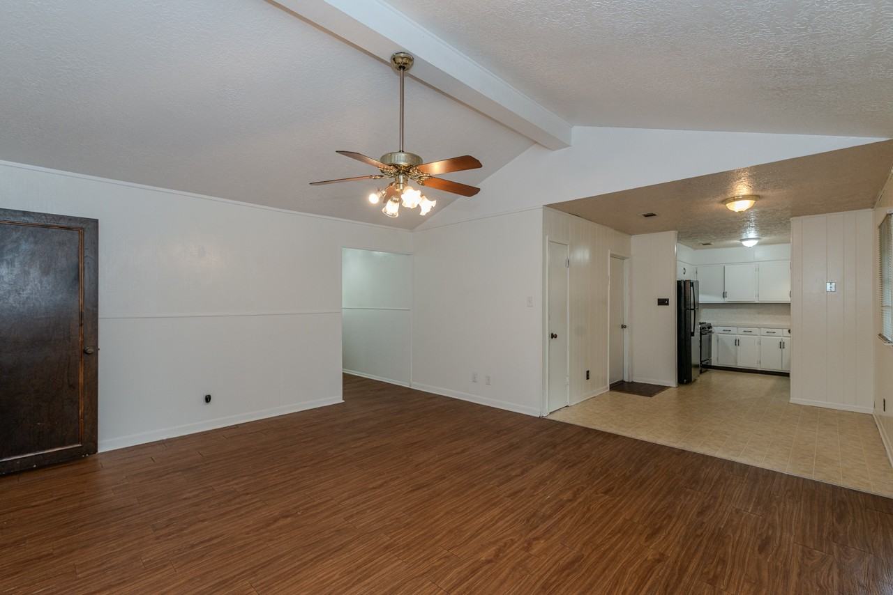 450 Norvell St - Photo 4 of 23
