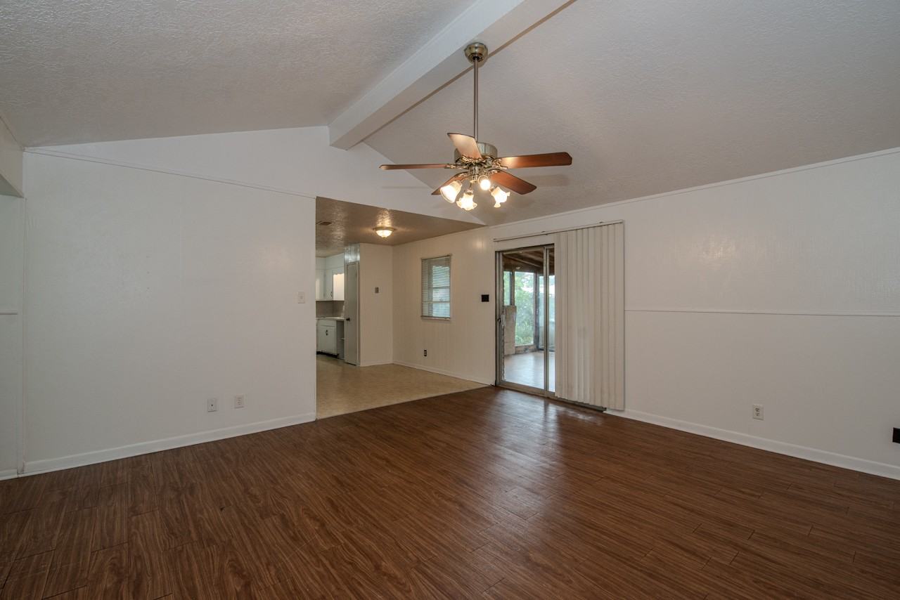 450 Norvell St - Photo 5 of 23