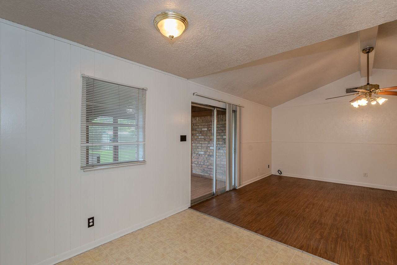 450 Norvell St - Photo 6 of 23