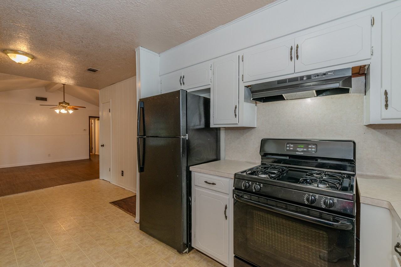 450 Norvell St - Photo 7 of 23